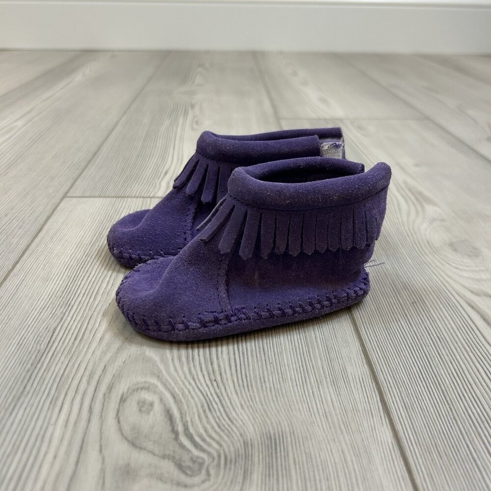 Minnetonka Infants Suede Back Flap 3" Round Toe Bootie Purple‎ Size 2